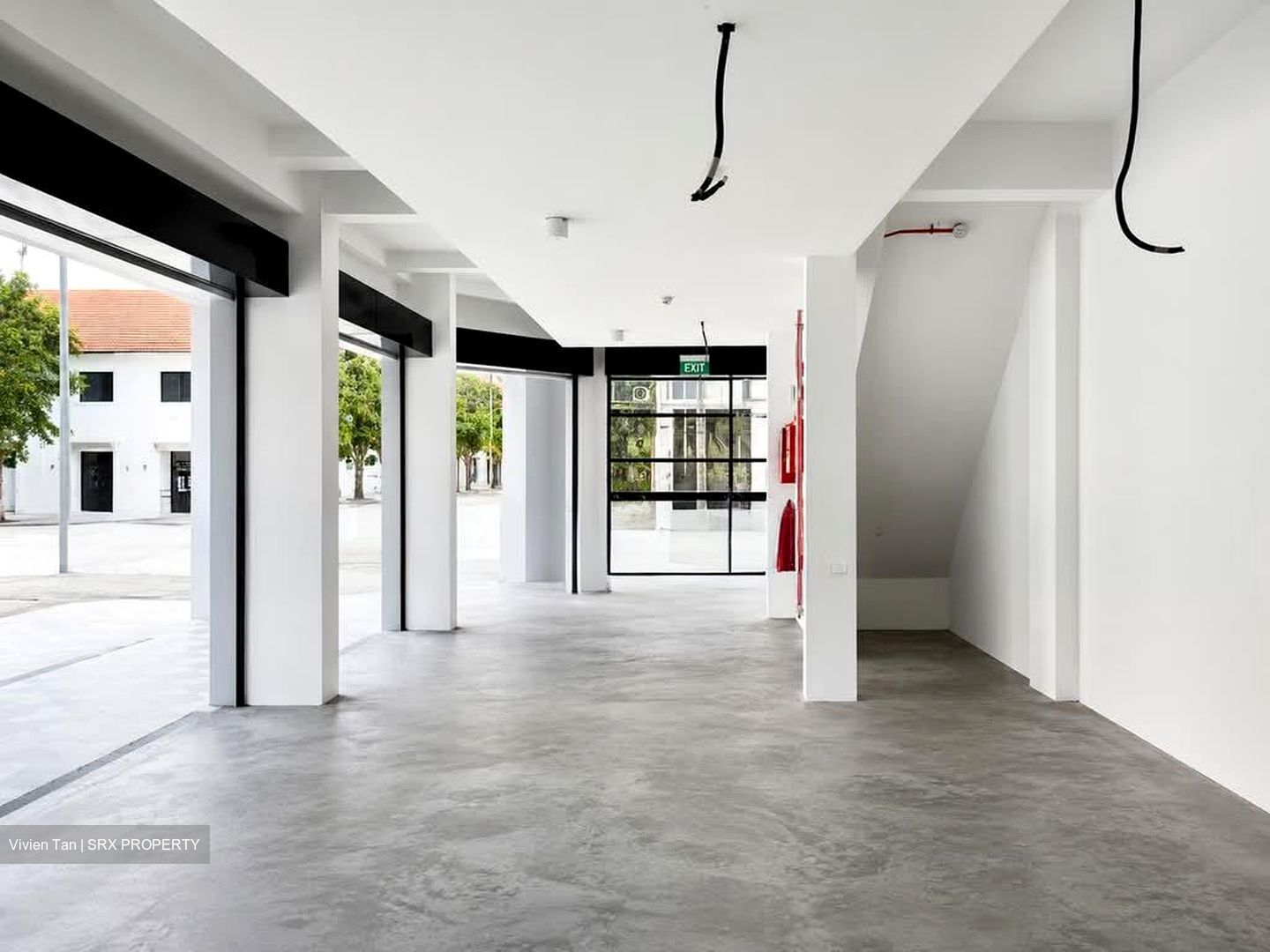 Sims Avenue (D14), Retail #581169901